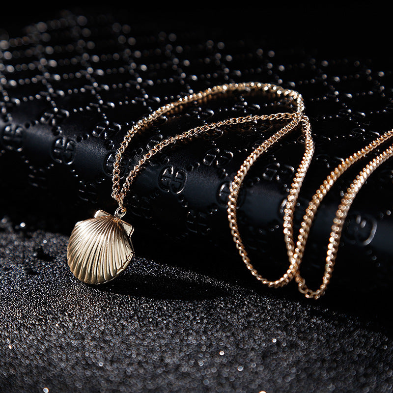 Schöne Halskette mit einzigartigem Stil