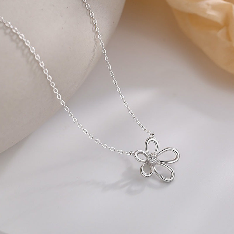 Zarte handwerkliche Halskette