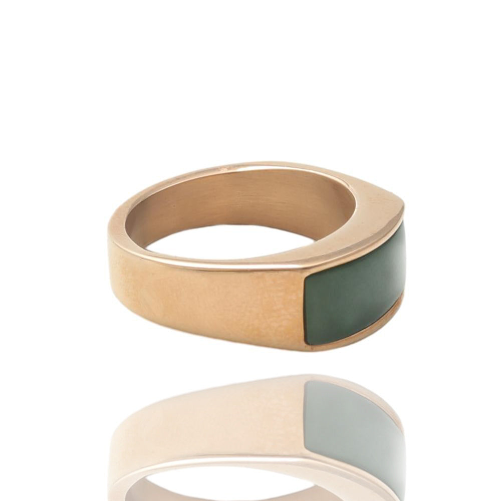 Zarte handwerkliche Ring