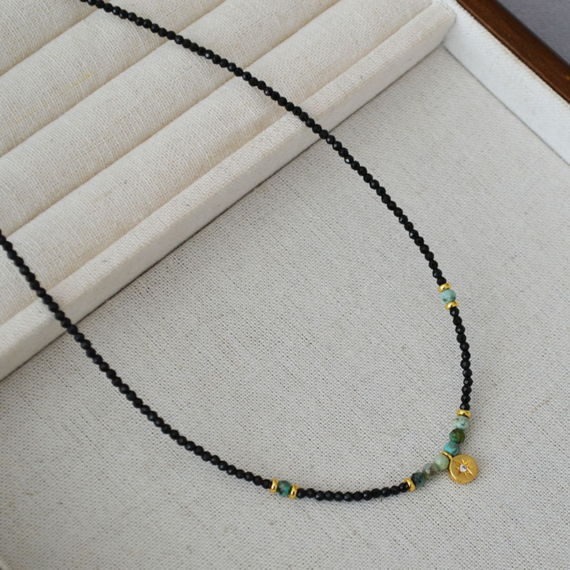 Zarte handwerkliche Halskette