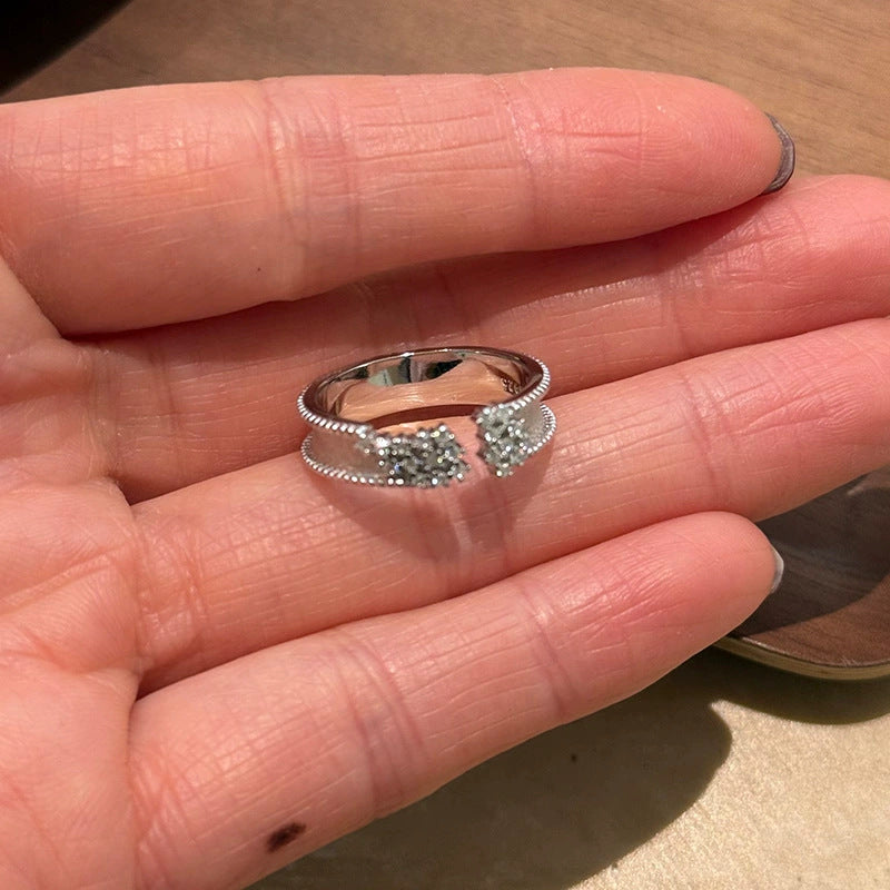 Zarte handwerkliche Ring