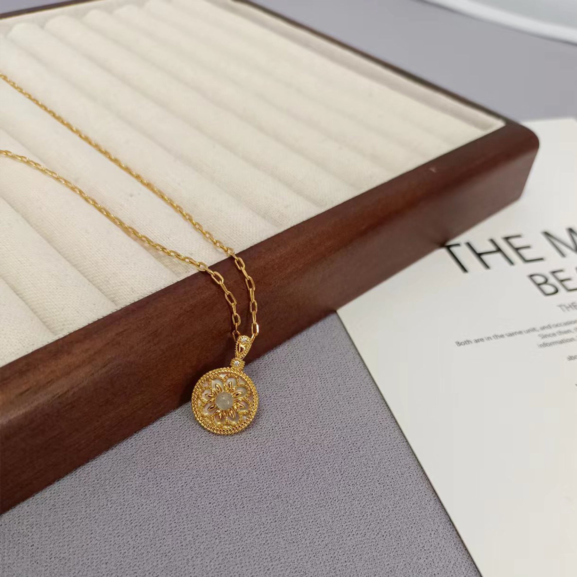 Zarte handwerkliche Halskette