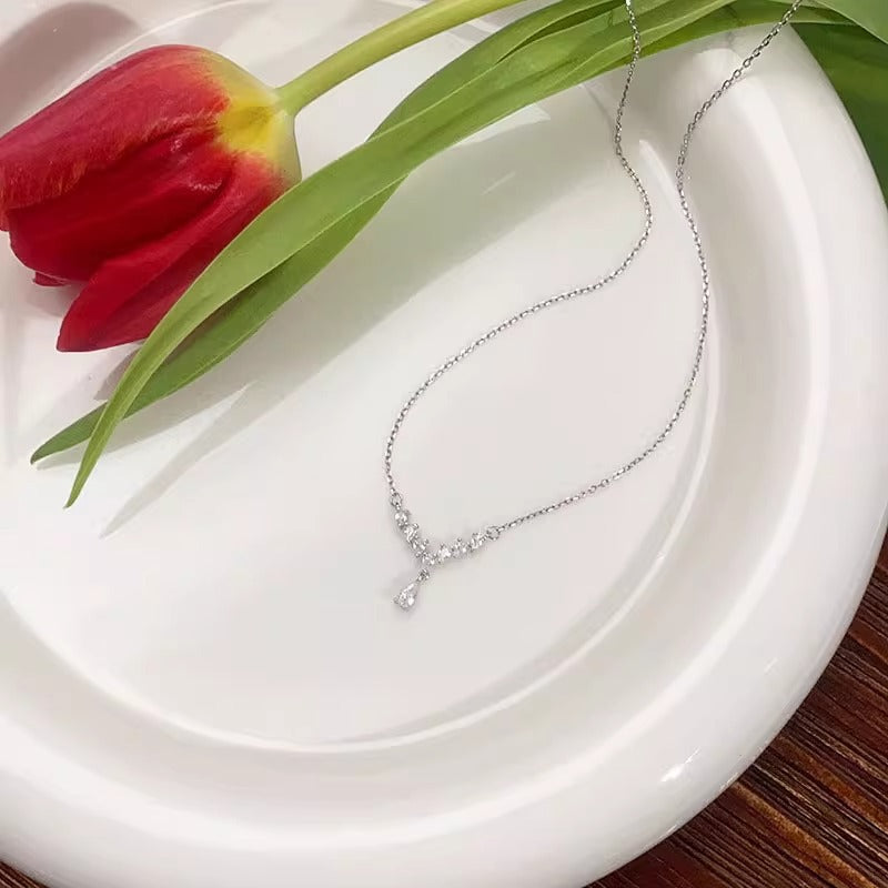 Schöne Halskette mit einzigartigem Stil