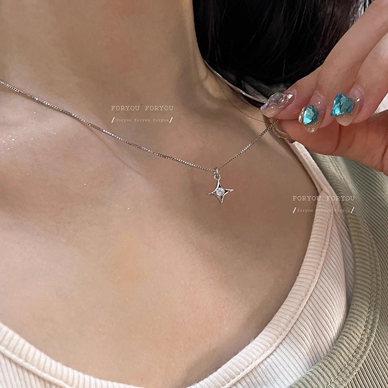 Schöne Halskette mit einzigartigem Stil