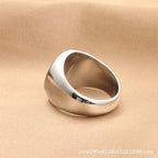 Zarte handwerkliche Ring