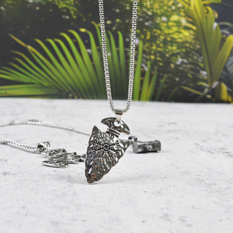 Zarte handwerkliche Halskette