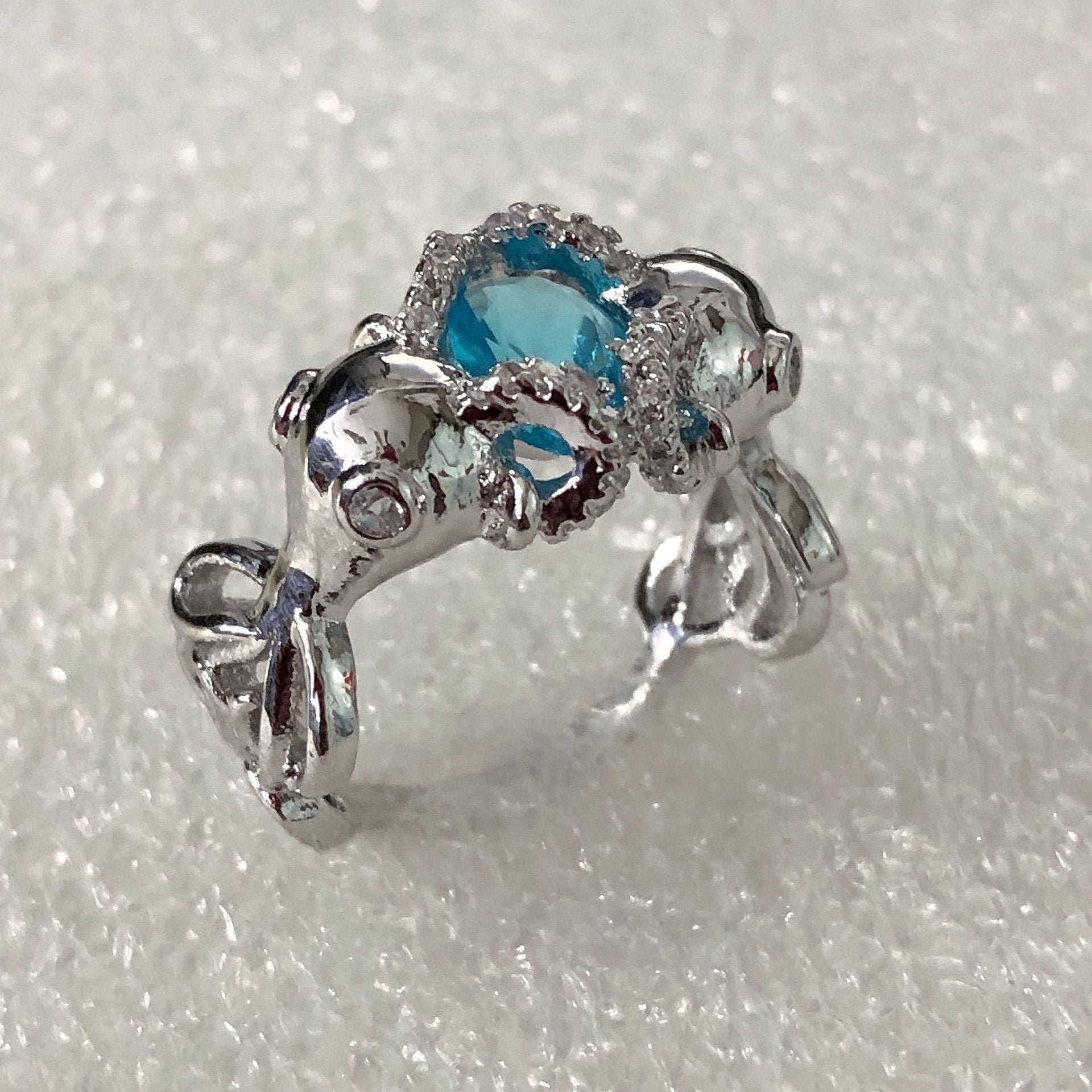 Zarte handwerkliche Ring