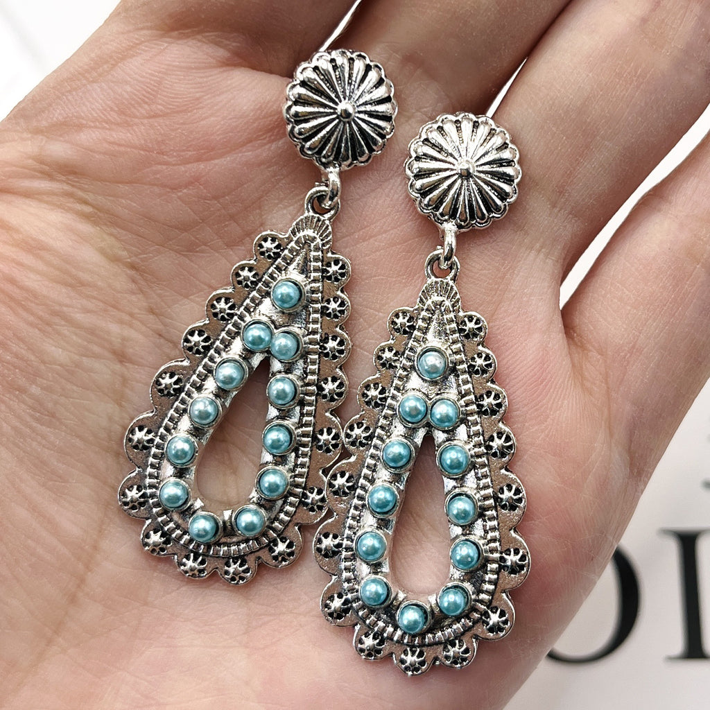 Zarte handwerkliche Ohrring