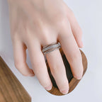 Zarte handwerkliche Ring