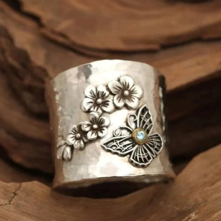 Zarte handwerkliche Ring