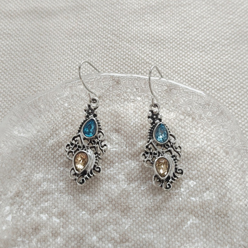 Zarte handwerkliche Ohrring