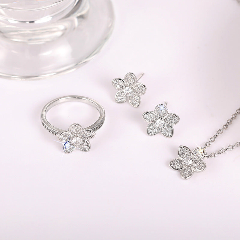 Schöne Halskette mit einzigartigem Stil