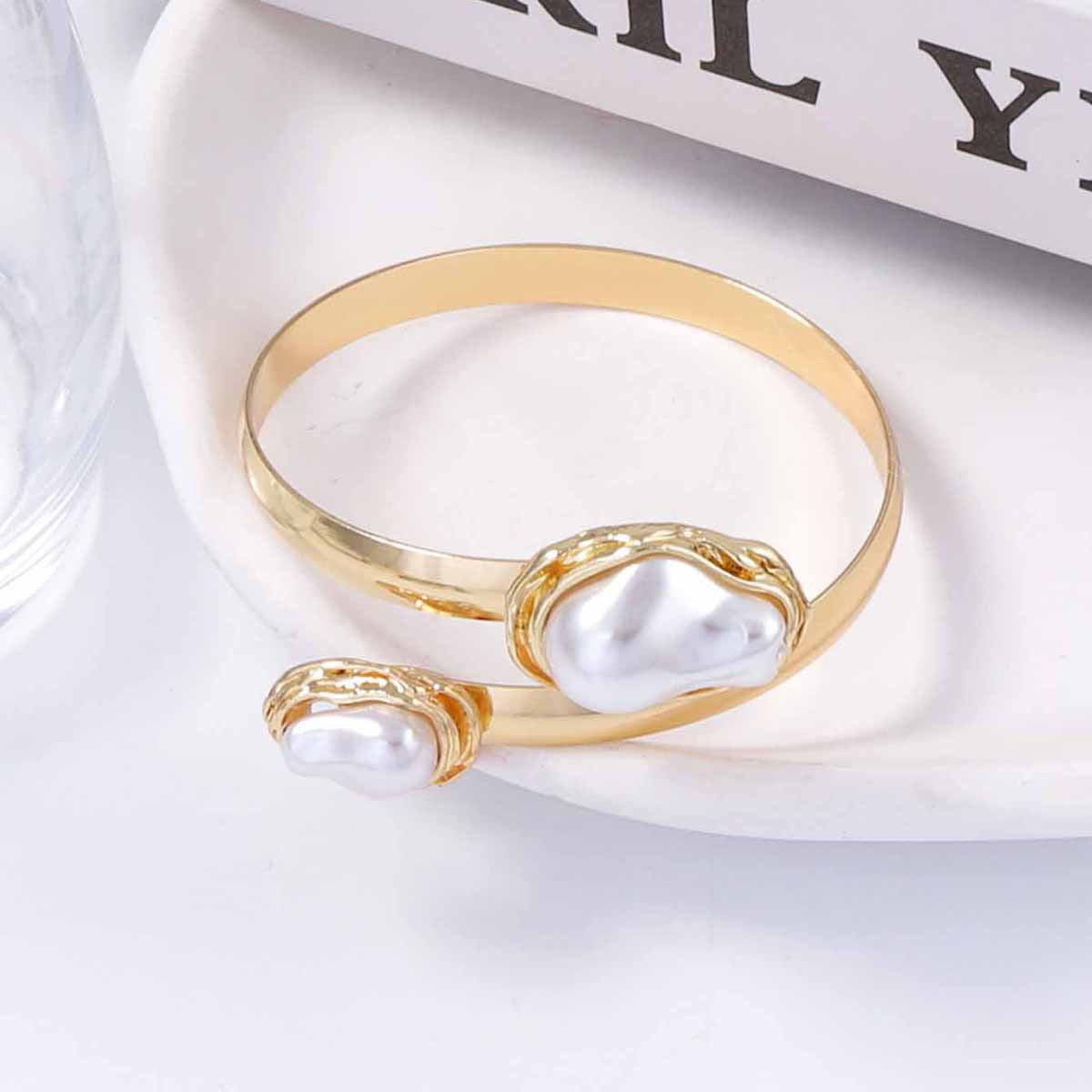 Schöne Perlen Armband mit einzigartigem Stil