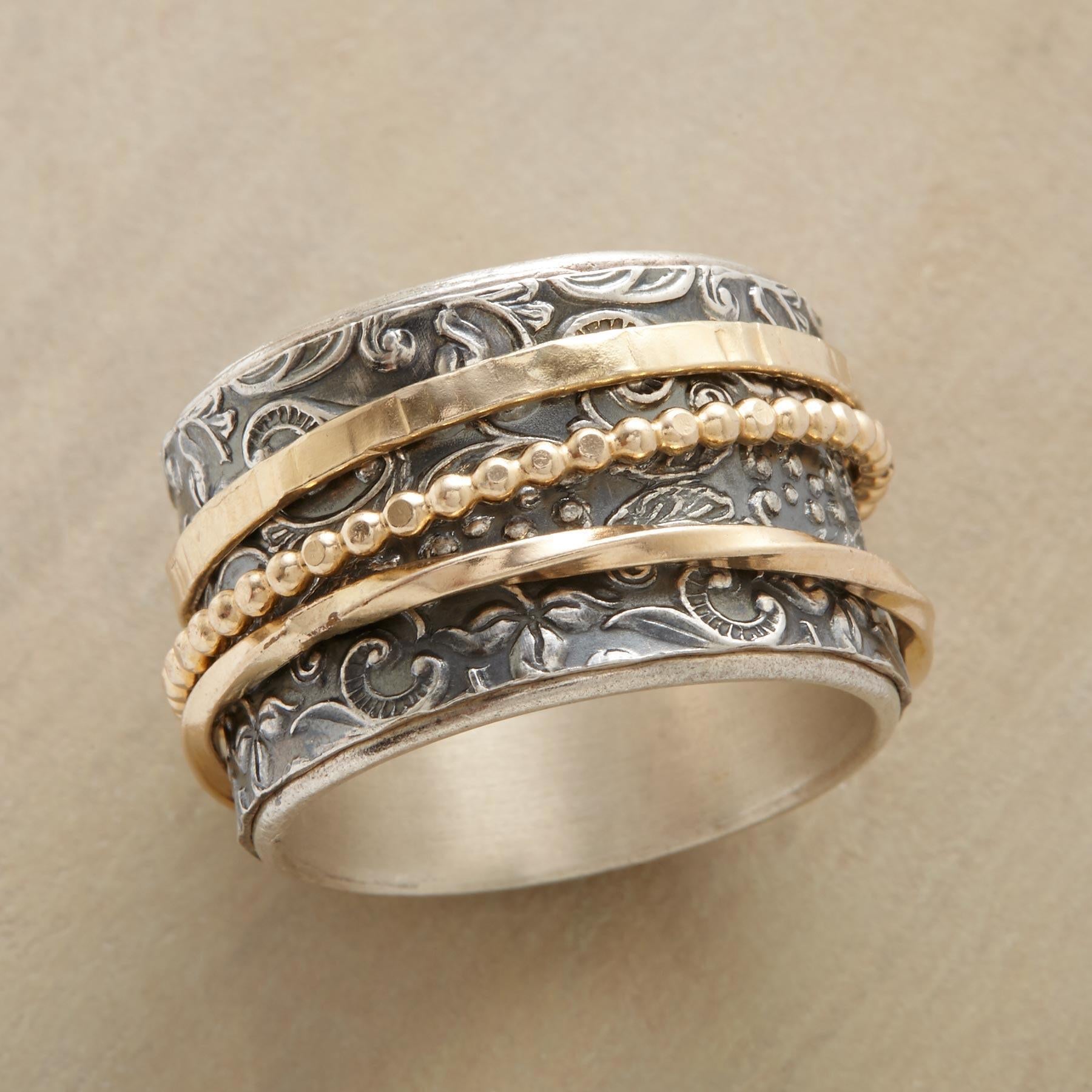 Zarte handwerkliche Ring
