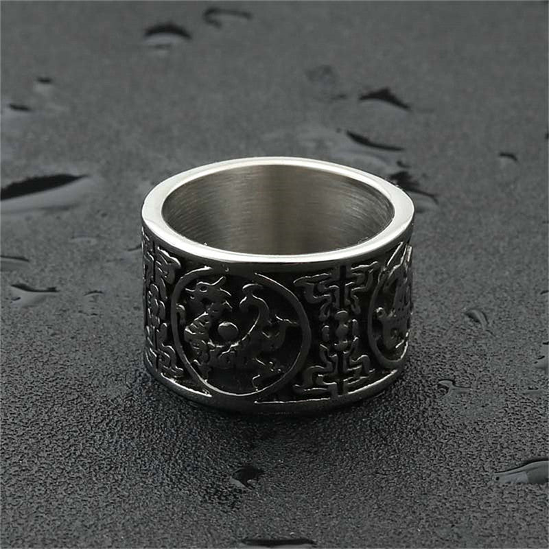 Zarte handwerkliche Ring