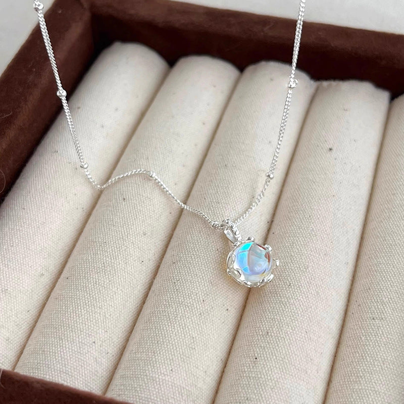 Schöne Halskette mit einzigartigem Stil