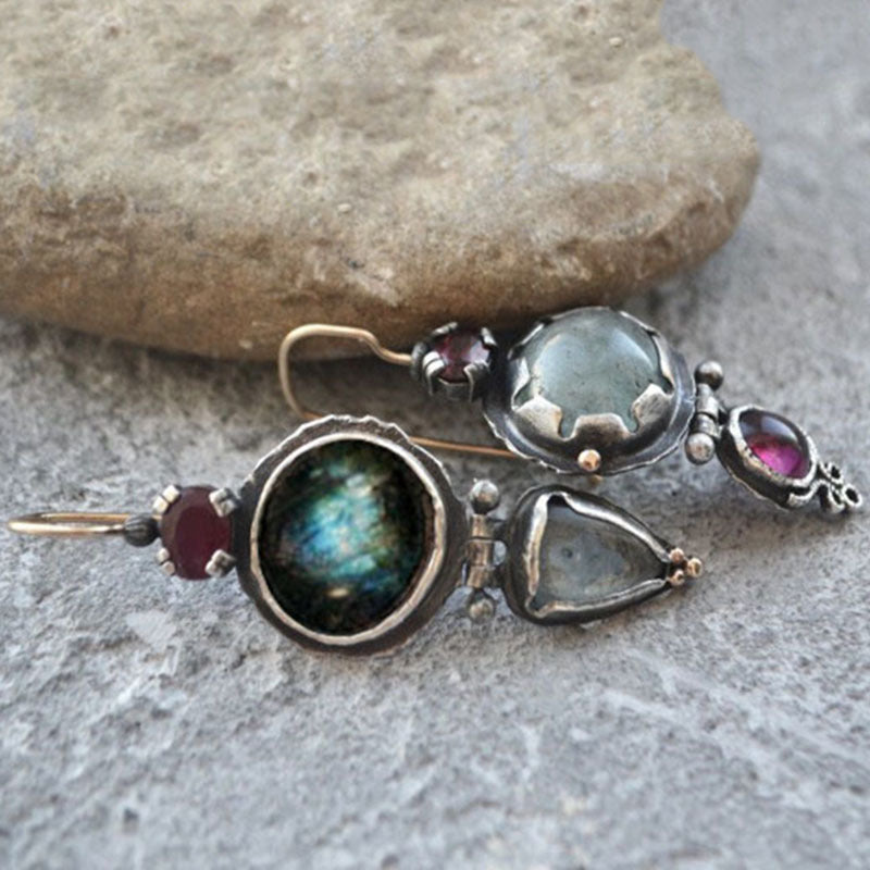 Zarte handwerkliche Ohrring