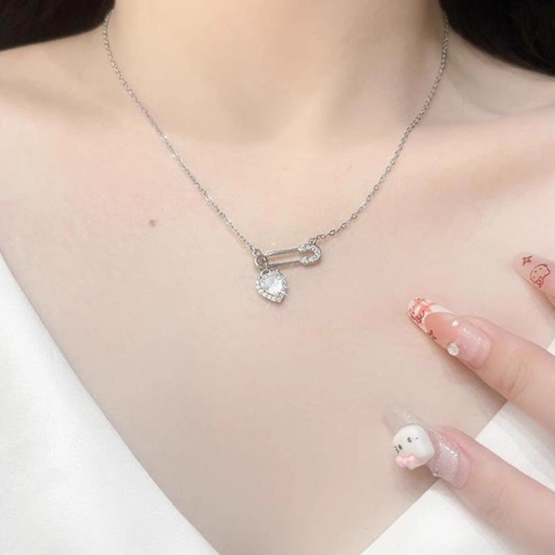 Schöne Halskette mit einzigartigem Stil