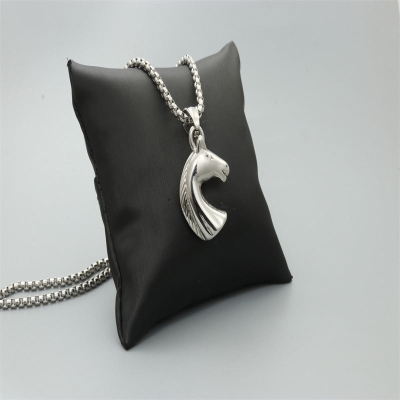 Schöne Halskette mit einzigartigem Stil