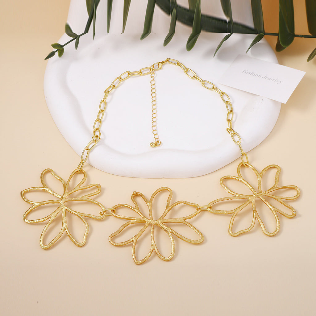 Schöne Halskette mit einzigartigem Stil