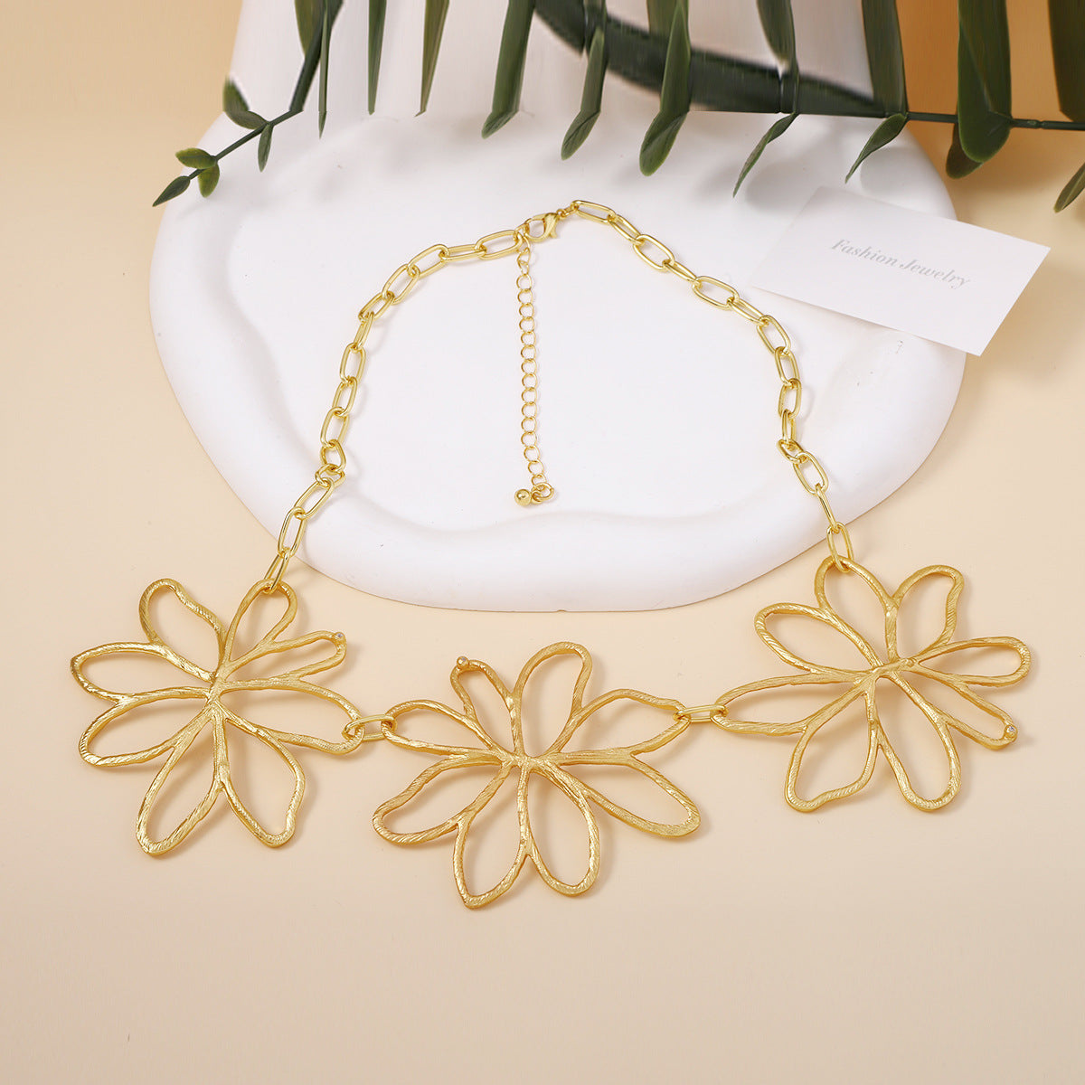 Schöne Halskette mit einzigartigem Stil