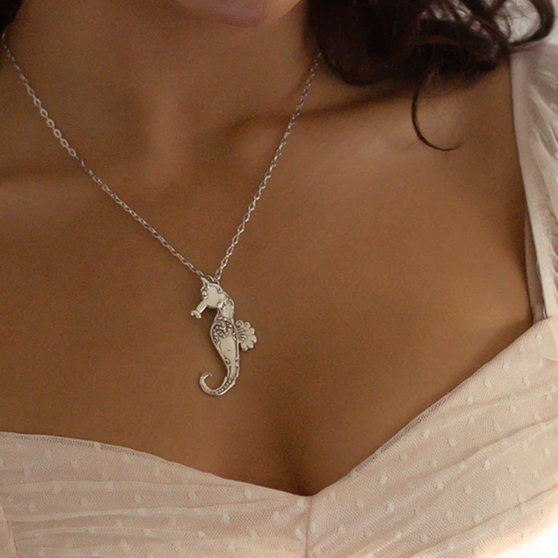 Zarte handwerkliche Halskette