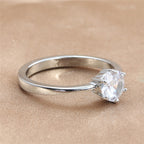 Zarte handwerkliche Ring