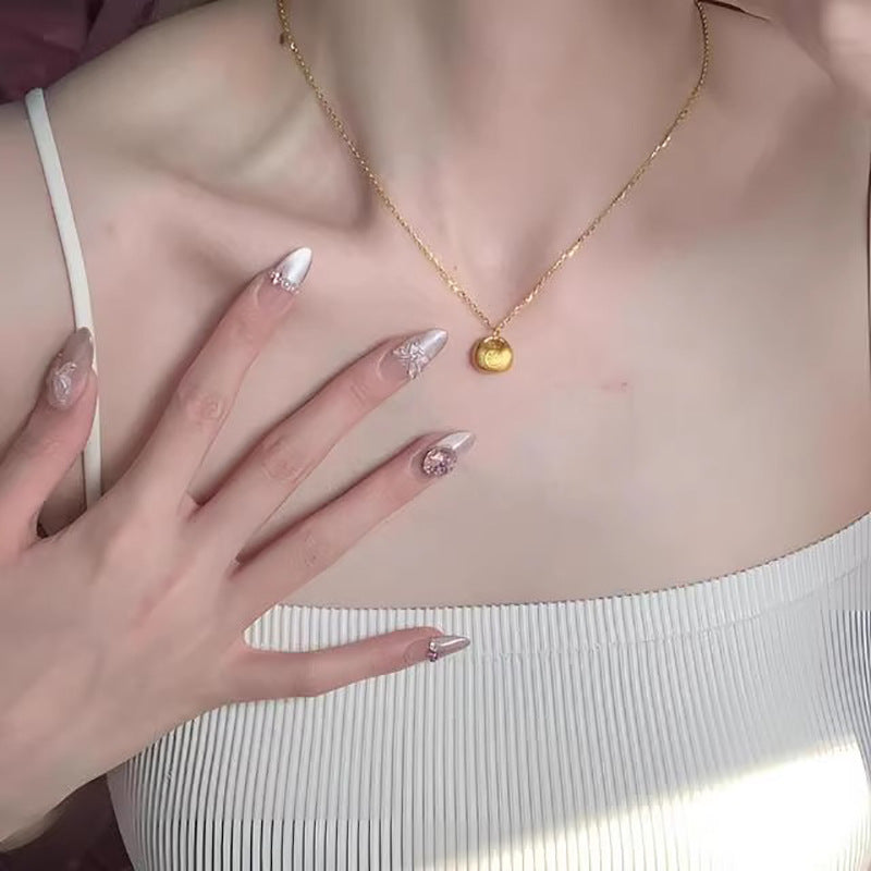 Schöne Gold Halskette mit einzigartigem Stil