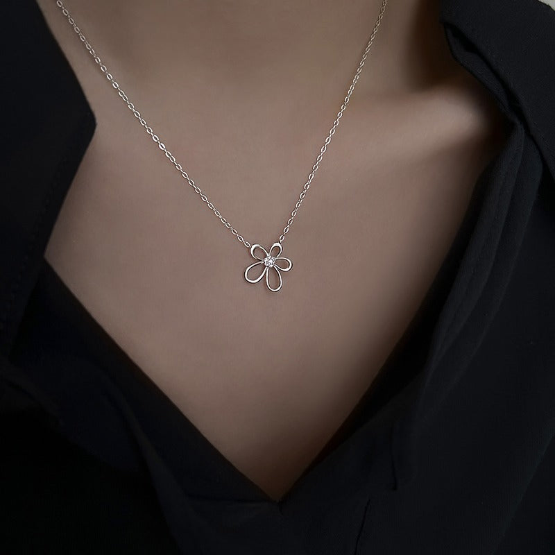 Zarte handwerkliche Halskette