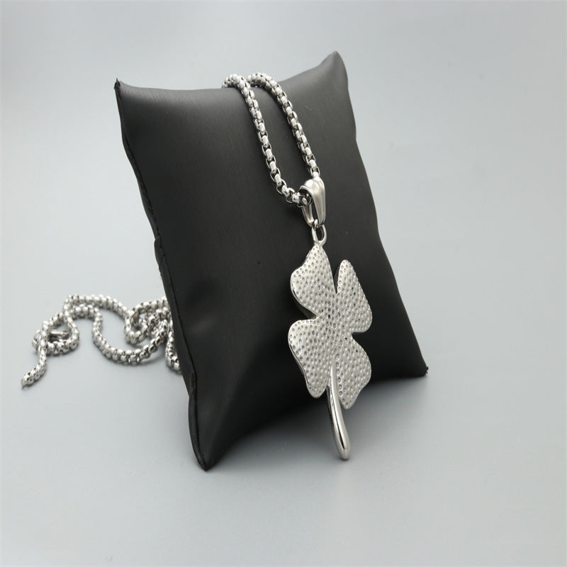 Schöne Halskette mit einzigartigem Stil