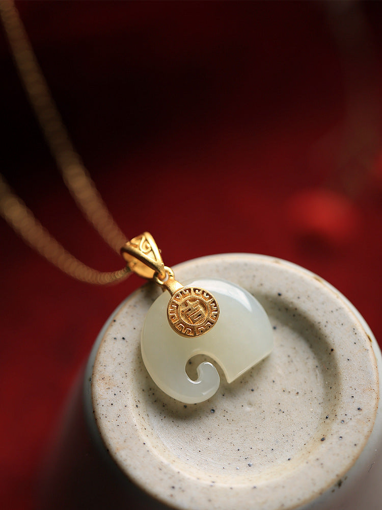 Schöne Gold Halskette mit einzigartigem Stil