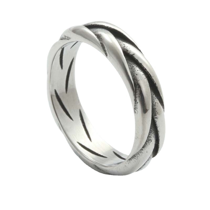 Zarte handwerkliche Ring