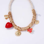 Schöne Halskette mit einzigartigem Stil