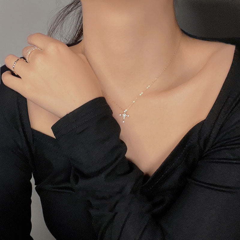 Schöne Halskette mit einzigartigem Stil