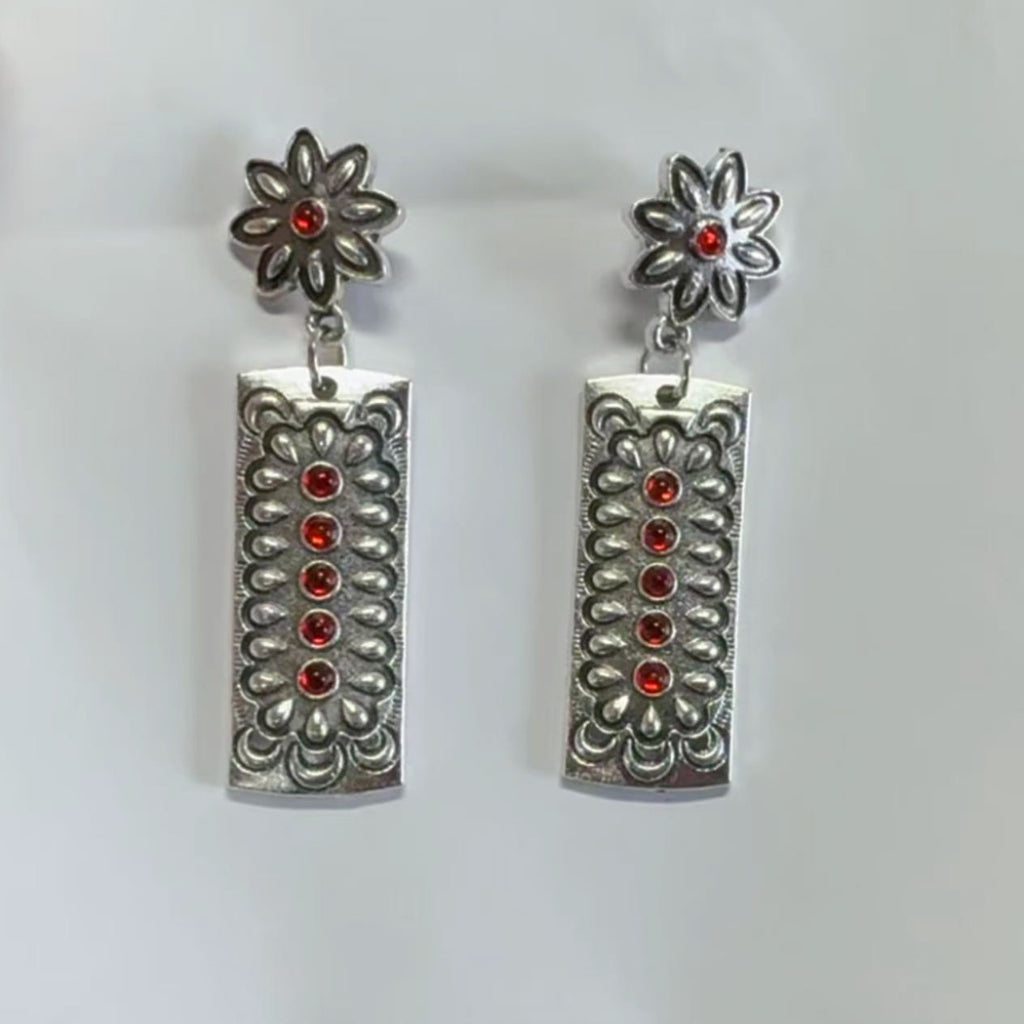 Zarte handwerkliche Ohrring