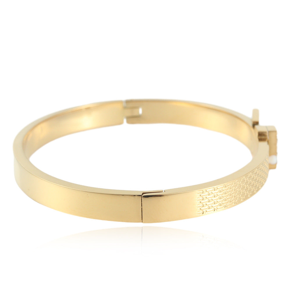 Schöne Armband mit einzigartigem Stil