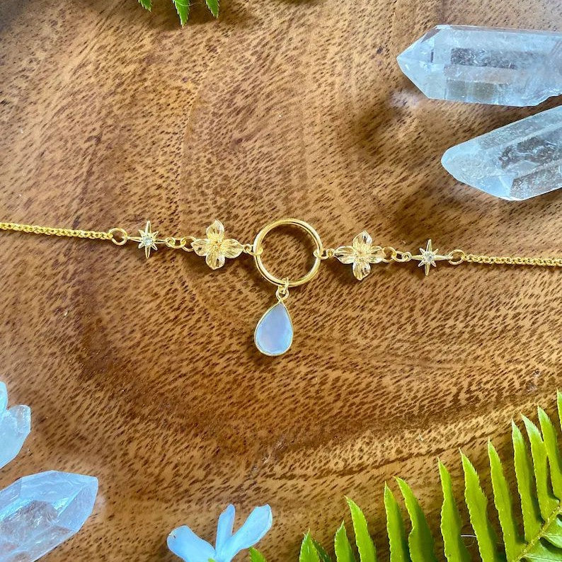 Zarte handwerkliche Halskette