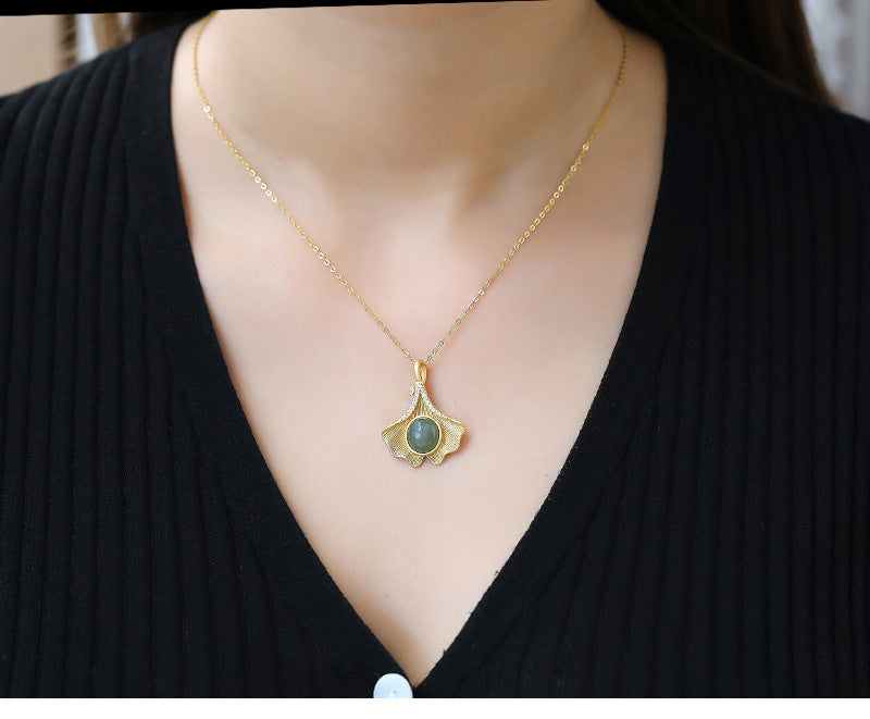 Schöne Gold Halskette mit einzigartigem Stil