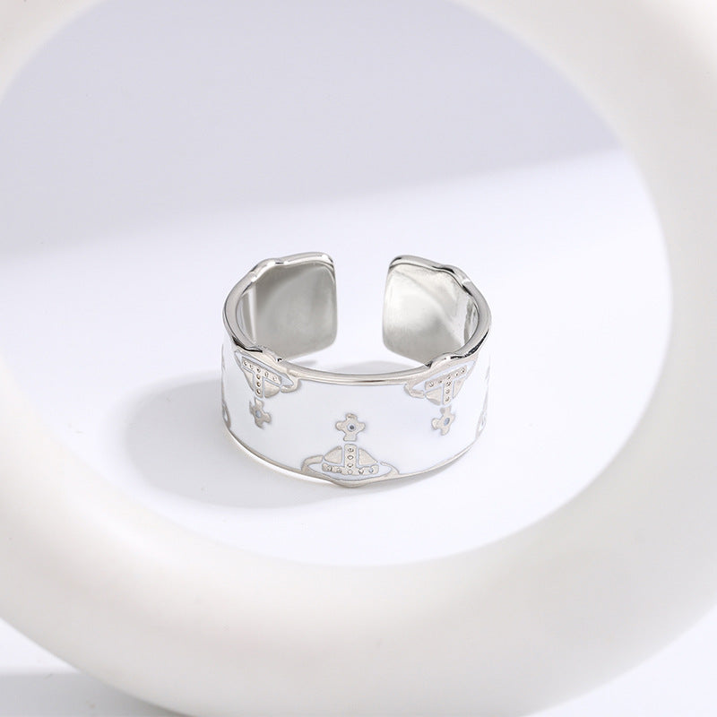 Zarte handwerkliche Ring