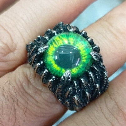 Zarte handwerkliche Ring