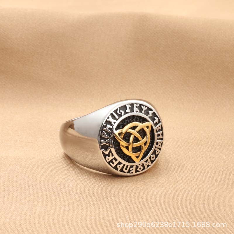 Zarte handwerkliche Ring