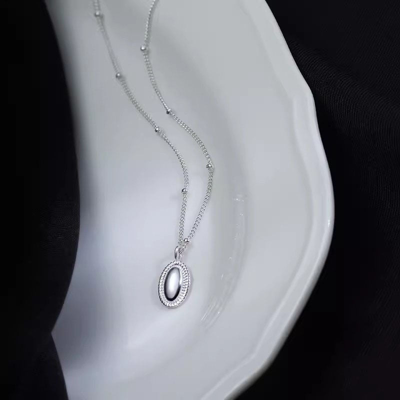 Zarte handwerkliche Halskette