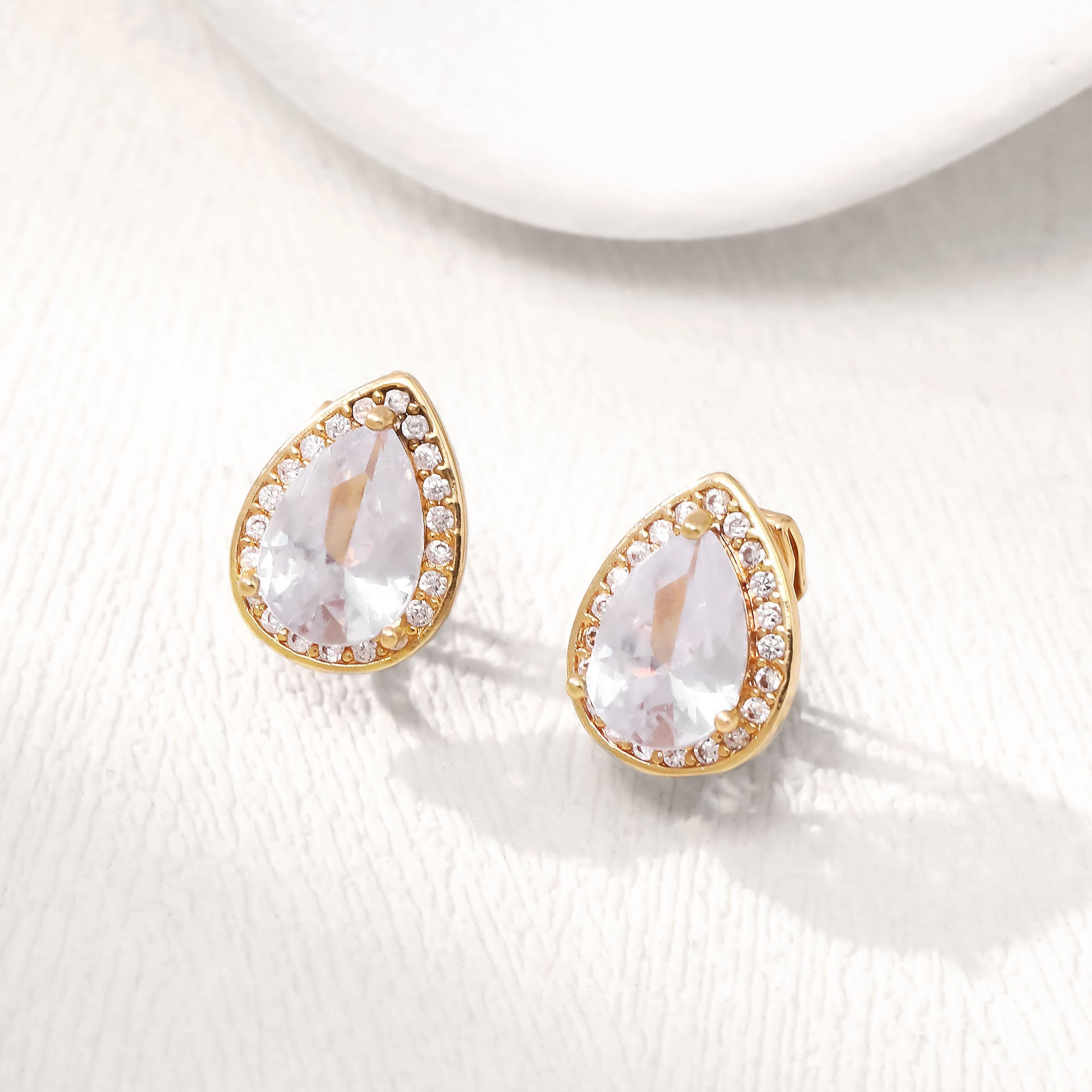 Atemberaubende Ohrring für den Alltag