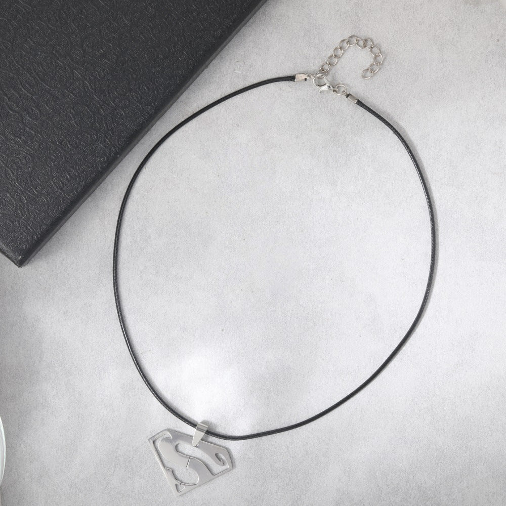 Zarte handwerkliche Halskette