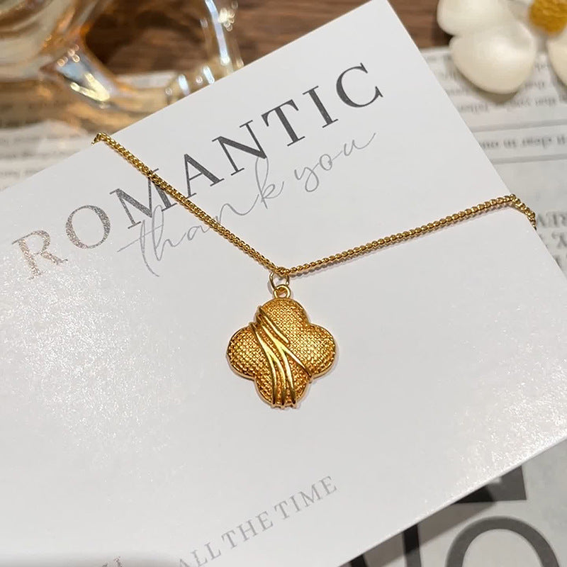 Schöne Gold Halskette mit einzigartigem Stil