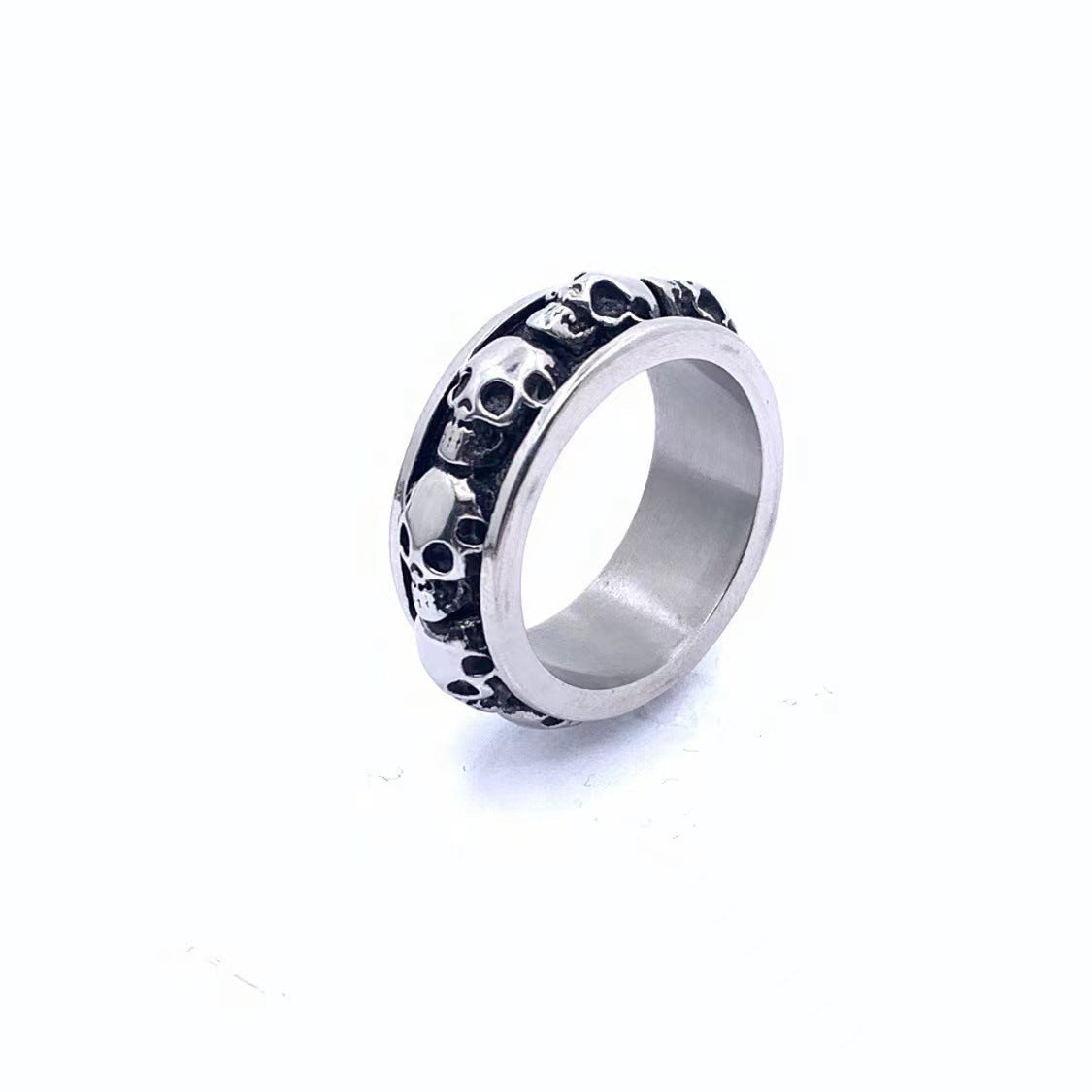 Zarte handwerkliche Ring