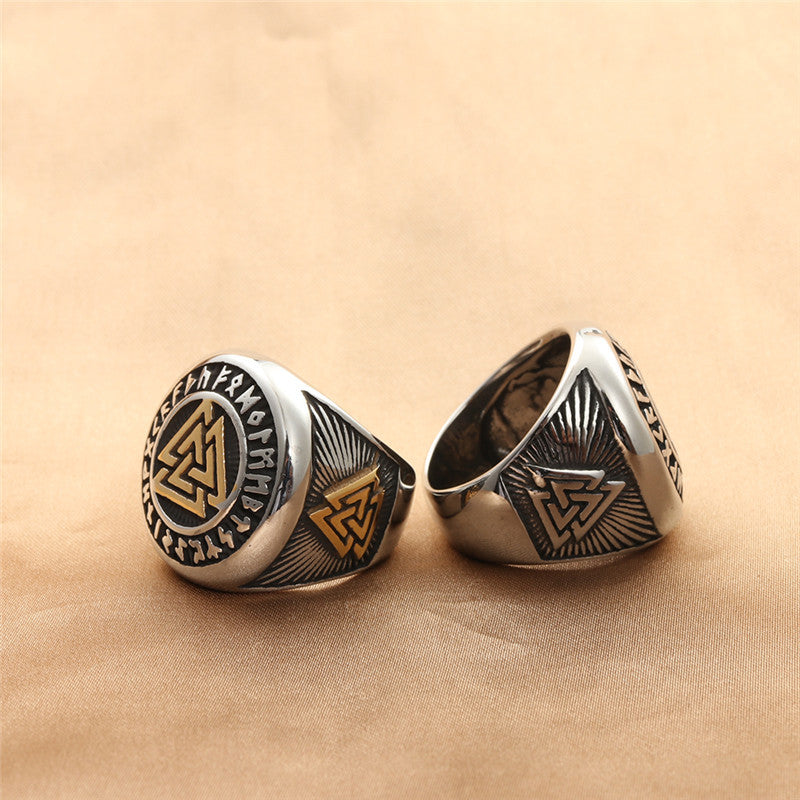 Zarte handwerkliche Ring