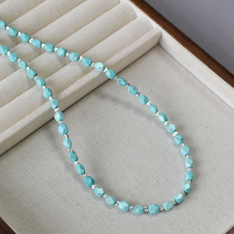 Zarte handwerkliche Halskette