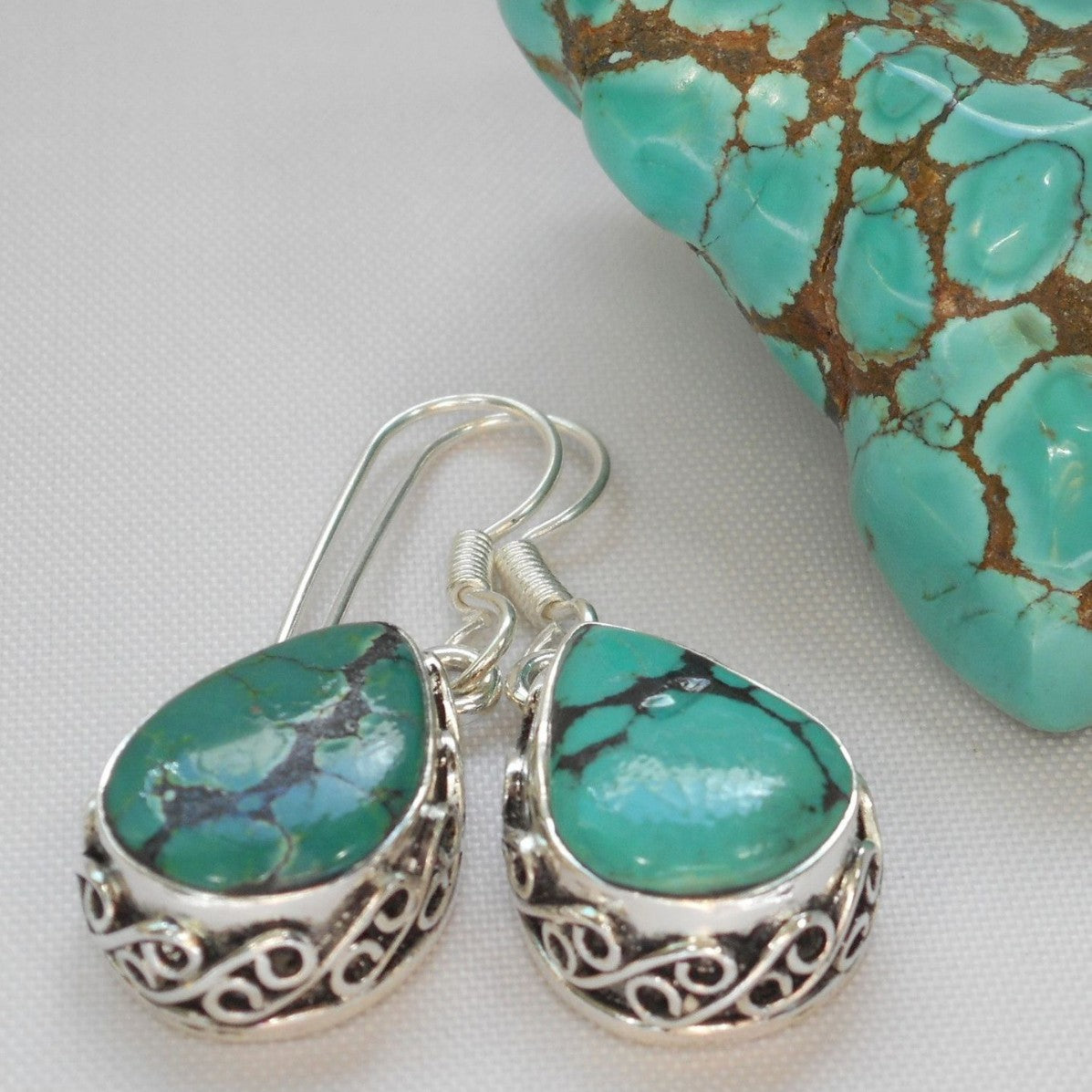 Zarte handwerkliche Ohrring