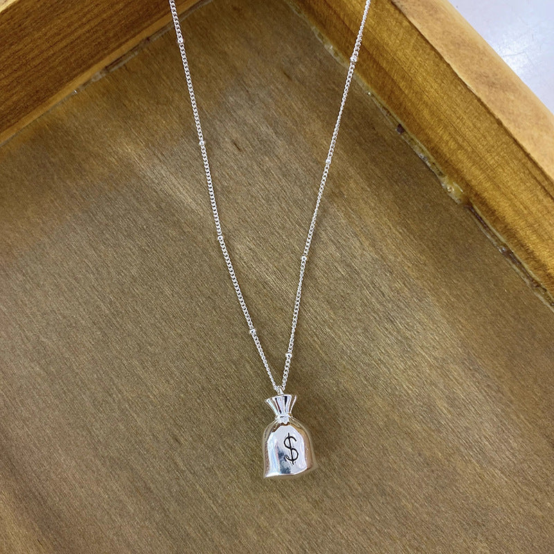 Zarte handwerkliche Halskette